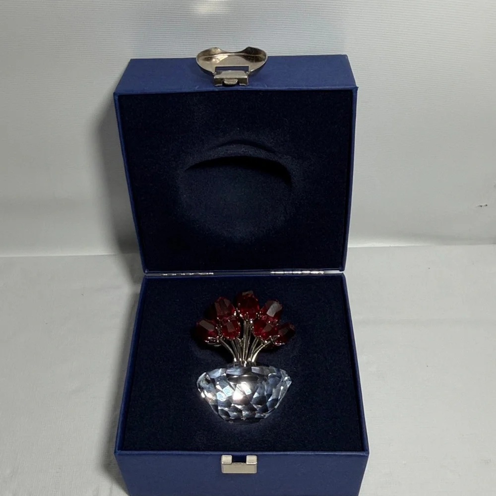 SWAROVSKI VASE OF ROSES Figure SOCIETY JUBILEE ED. 15TH ANNIVERSARY 15 Red Roses